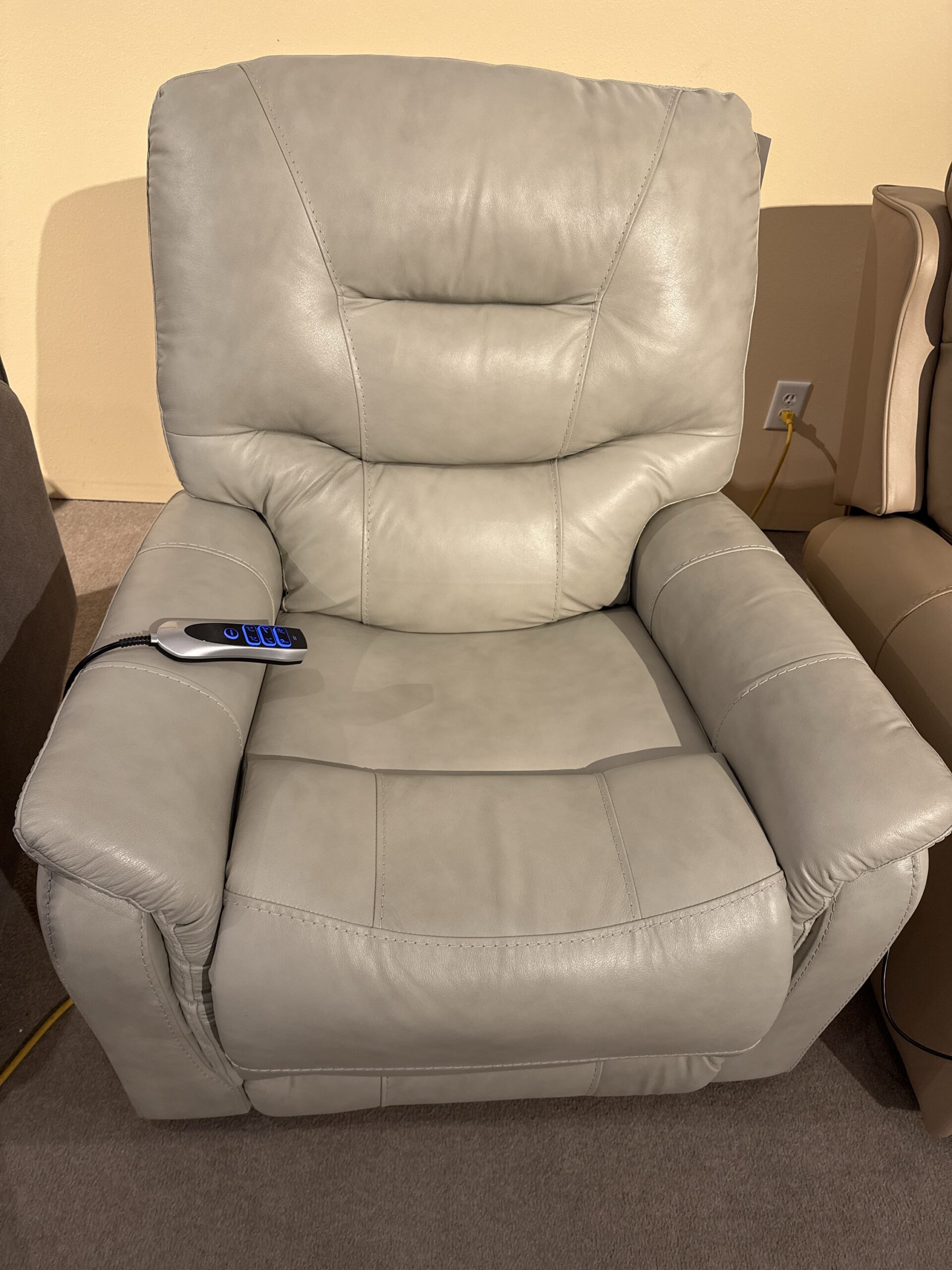 d12a2fc5-14b7-4054-a234-a95cffb0dfe7-8193-0000020f36177411_file Power Head Rest Lift Recliner - Image 1